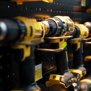 Sortiment DeWalt v železářství Břenda Praha